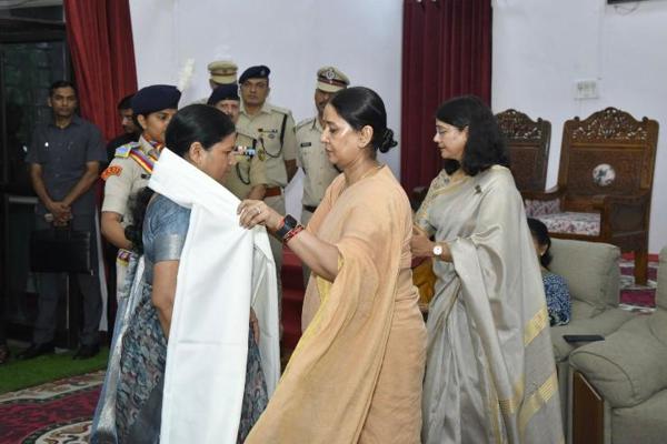   DG CRPF with President CWA Visited GC Delhi interacted with the Veer Naris and also addressed Sainik Sammelan