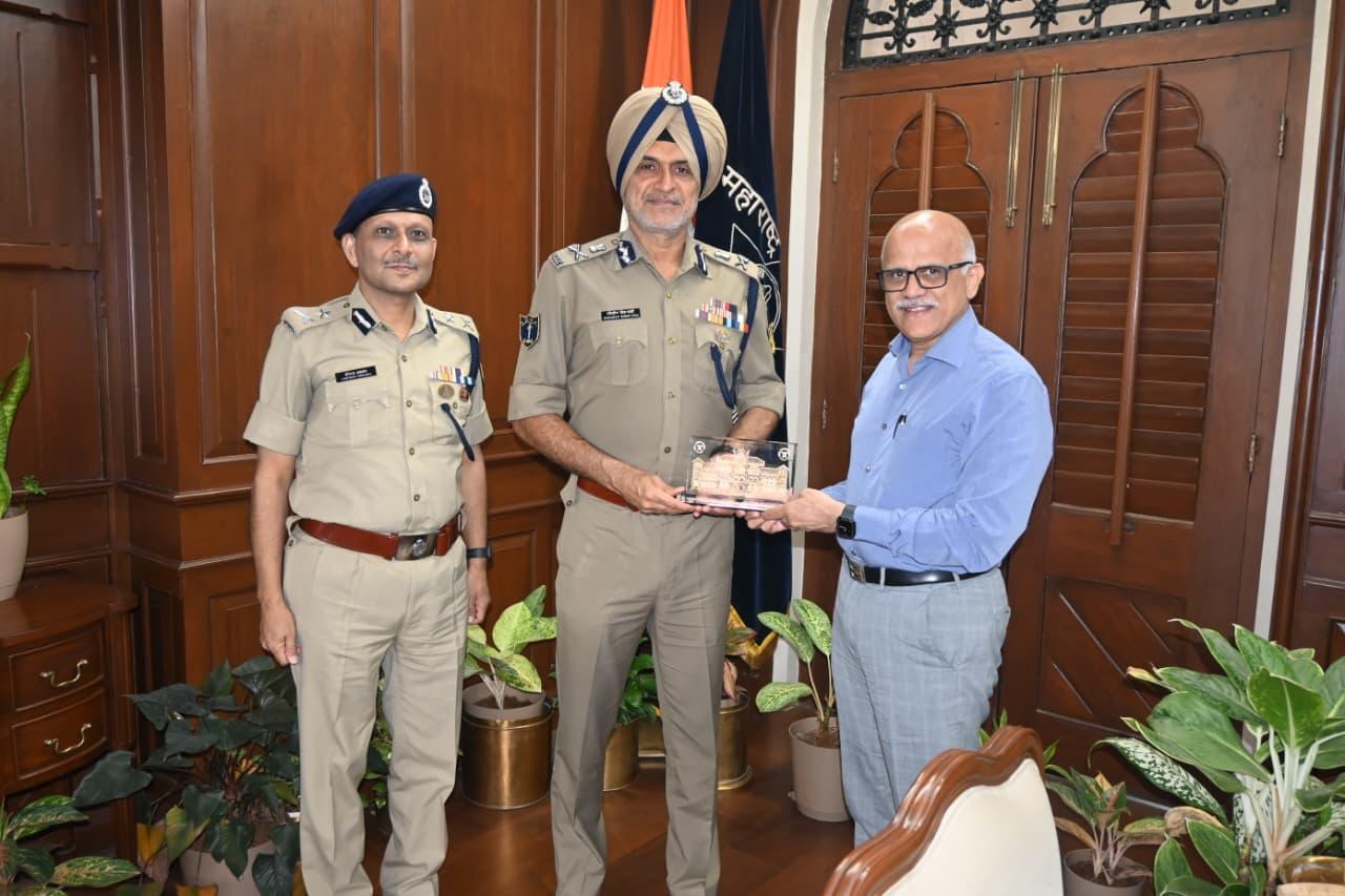   Sh. Ravideep Singh Sahi, ADG South Zone met with Sh. Sadanand Vasant Date IPS, DGP, Maharashtra Police