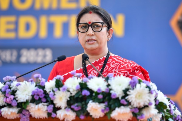   इंडिया गेट और एसडीजी कैंपस में सीआरपीएफ महिला बाइक अभियान को झंडी दिखाकर रवाना किया गया