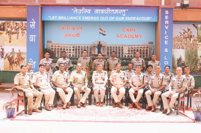   50 वें बैच के तीन प्रशिक्षु अधिकारियों का एक Attestation-सह-पिपिंग समारोह