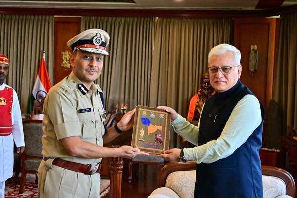 Sh. Virendra Agrawal, IGP WS, CRPF called on Honorable Governor of Maharashtra 