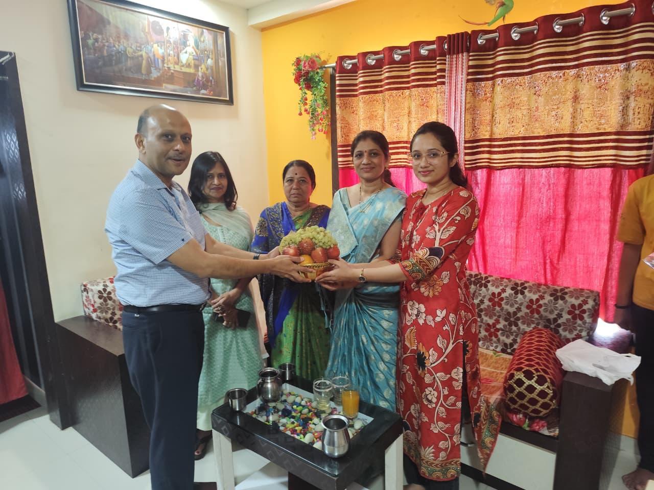   Sh. Virendra Agrawal, IGP (WS), CRPF, met the families of martyrs HC/GD Ravindra Baban Dhanawade (Shaurya Chakra) and CT/GD Suraj S. Mohite (PPMG) 