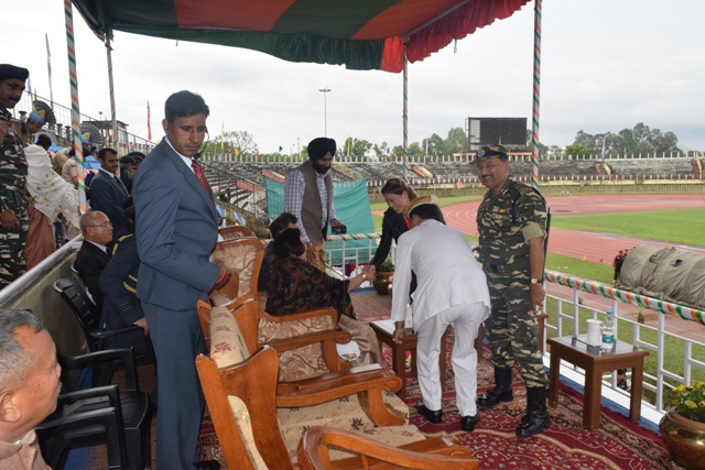   7 वीं शहीद मोनोरंजन सिंह मेमोरियल सीआरपीएफ फुटबॉल टूर्नामेंट का आयोजन इंफाल के खुमैन लंपाक मुख्य स्टेडियम में 23 मार्च से 04 अप्रैल 2017 तक किया गया।