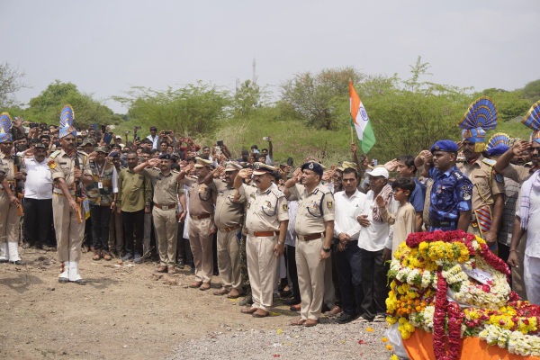   A solemn and emotional farewell ceremony to honor brave Commando Constable Solanki Mehul Bhai of 210 CoBRA