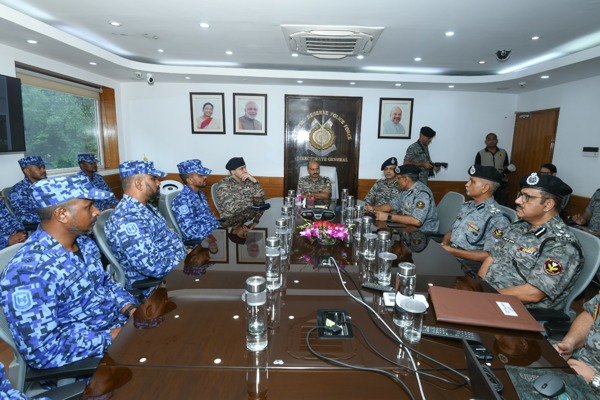   10 Maldivian police officers were felicitated by DG after successful completion of VIP Training at VSTC Noida