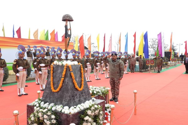   पुलवामा के अमर नायकों को महानिदेशक की श्रद्धांजलि