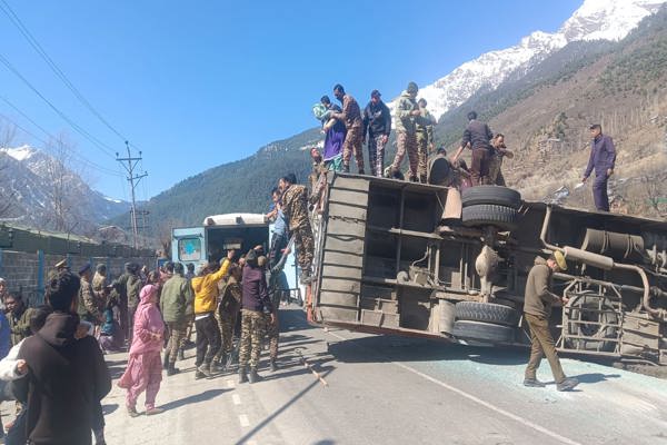   CRPF rescued the Accident vehicle in J&K