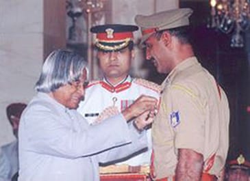 Shaurya Chakra Awarded by President of India picture 1